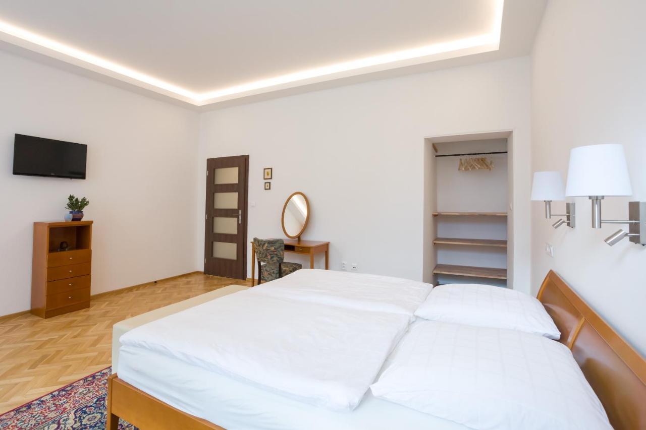 Luxusni Velky Apartman S Terasou V Centru Litomysle Ngoại thất bức ảnh